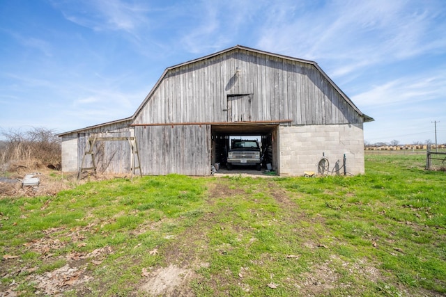 135 Campbellsville Pike, Ethridge, TN 38456 - view of barn featuring driveway and a lawn