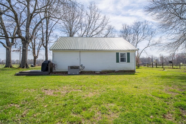 135 Campbellsville Pike, Ethridge, TN 38456 - view of home's exterior featuring a metal roof and a yard