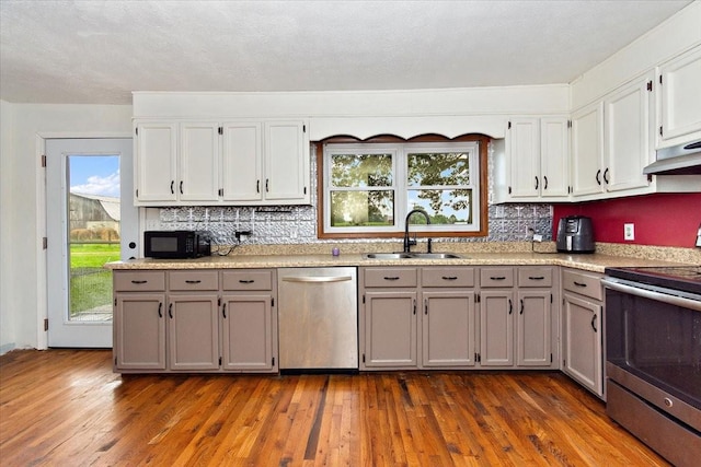 135 Campbellsville Pike, Ethridge, TN 38456 - kitchen with stainless steel appliances, decorative backsplash, light countertops, and dark wood-type flooring