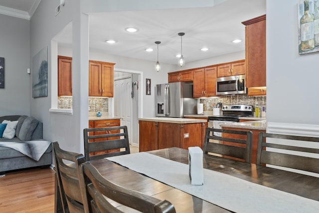 1386 Bruceton Dr, Clarksville, TN 37042 - kitchen with stainless steel appliances, crown molding, light wood-style floors, recessed lighting, and decorative backsplash