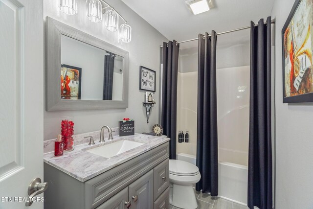 187 Forest View Dr, Crossville, TN 38558 - full bath featuring vanity and shower / bath combo with shower curtain
