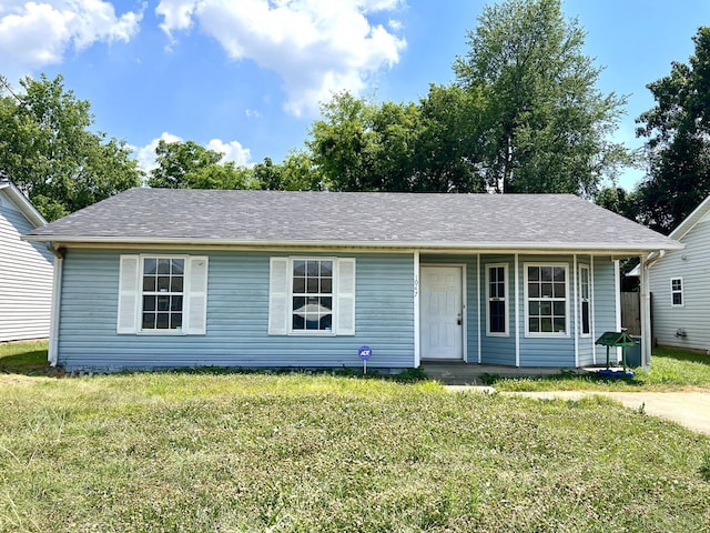 1047 Shadow Ridge Ave, Oak Grove, KY 42262 - ranch-style home with a front lawn