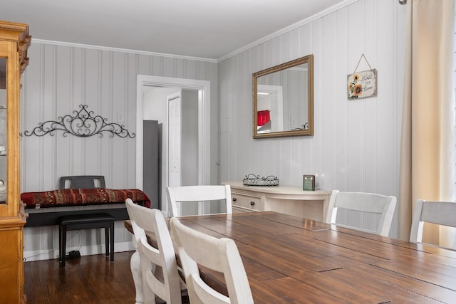 1529 Springvale Rd, Chattanooga, TN 37412 - dining room featuring wood finished floors, crown molding, and wallpapered walls
