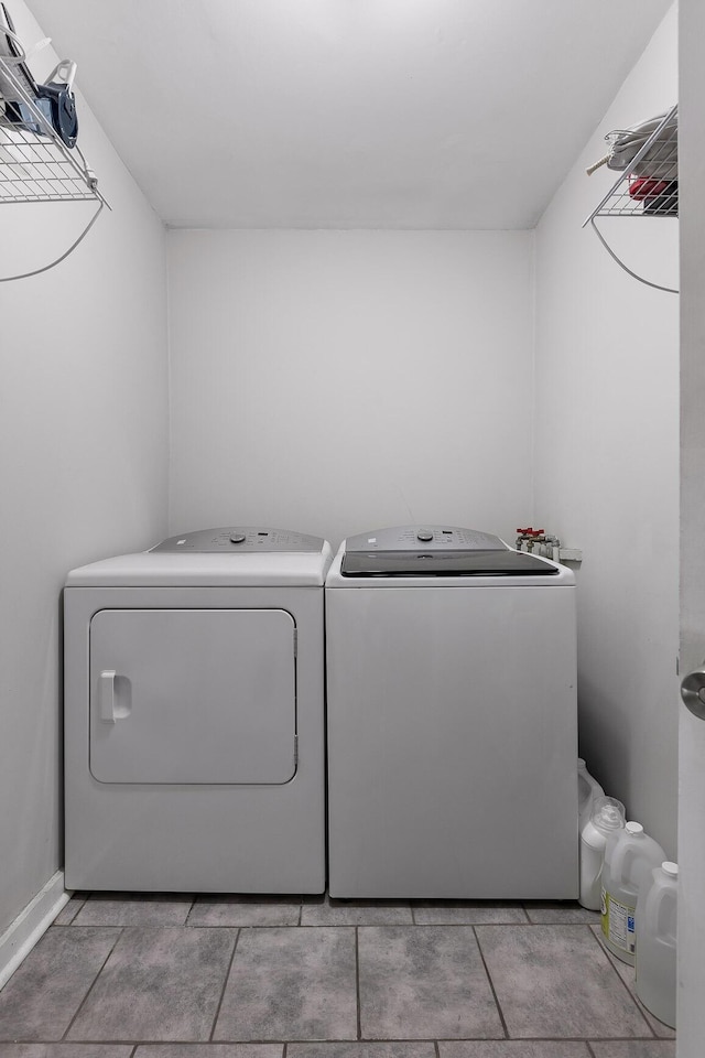 1529 Springvale Rd, Chattanooga, TN 37412 - laundry room with washing machine and clothes dryer