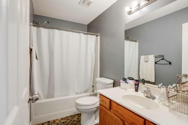324 Chesire Way, Oak Grove, KY 42262 - bathroom with vanity, shower / bath combo with shower curtain, and a textured ceiling