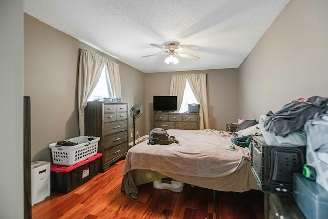 324 Chesire Way, Oak Grove, KY 42262 - bedroom featuring wood finished floors, ceiling fan, and a textured ceiling