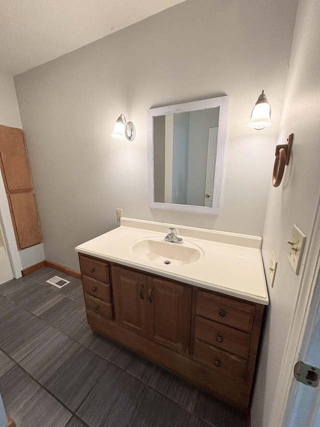 571 E Main St, Auburn, KY 42206 - bathroom with vanity
