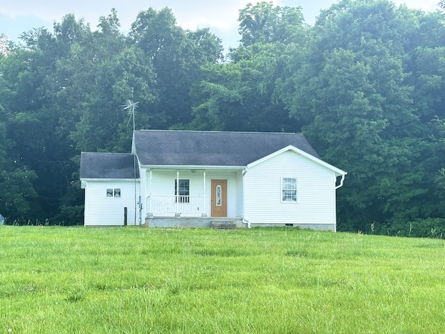 571 E Main St, Auburn, KY 42206 - view of front of house featuring a porch, a shingled roof, and a front yard