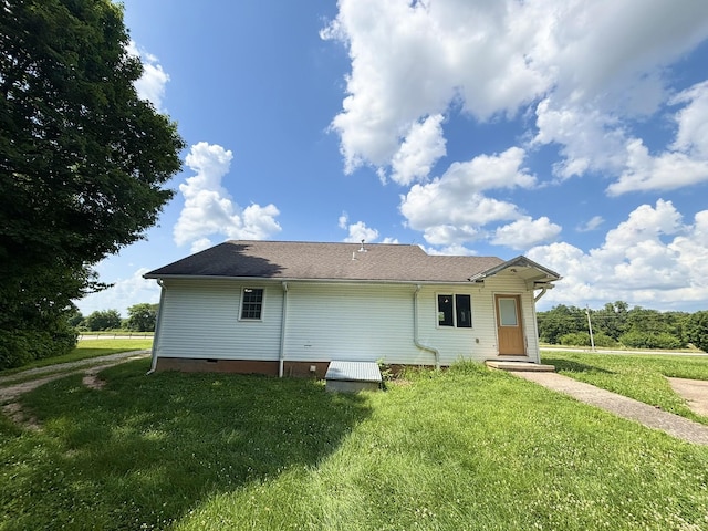 571 E Main St, Auburn, KY 42206 - rear view of property featuring a lawn and crawl space
