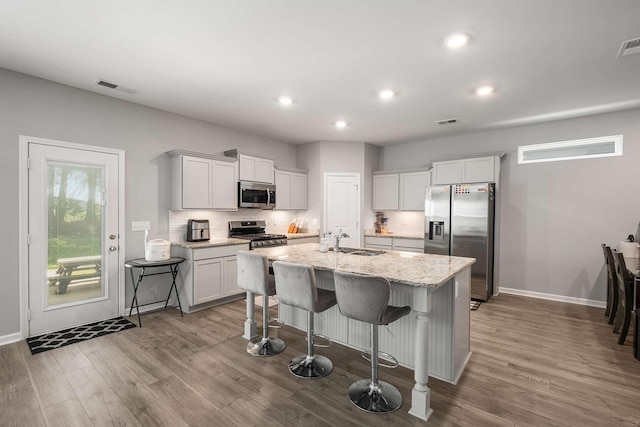 3210 Chatfield Dr, Murfreesboro, TN 37129 - kitchen featuring stainless steel appliances, wood finished floors, decorative backsplash, and recessed lighting