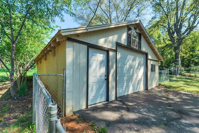 203 6th Ave, Columbia, TN 38401 - view of outbuilding with driveway