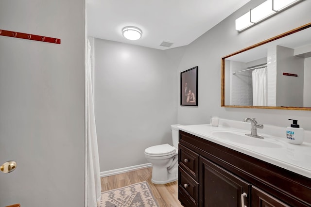 904 Oxford Ct, Brentwood, TN 37027 - bathroom with vanity, wood finished floors, and a shower with curtain
