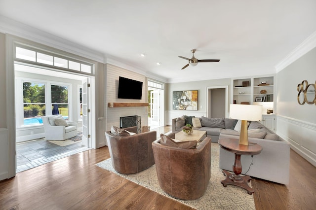 904 Oxford Ct, Brentwood, TN 37027 - living area with crown molding, built in features, healthy amount of natural light, a ceiling fan, and a fireplace
