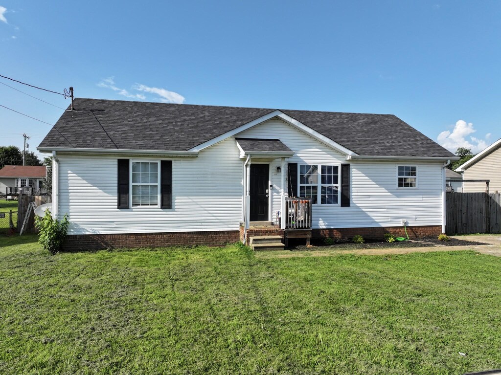 519 Gainey Dr, Oak Grove, KY 42262 - photo 1