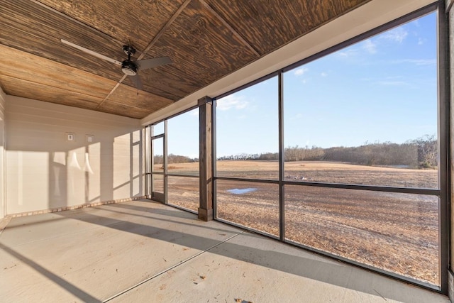 17 Peyton Pl, Columbia, TN 38401 - unfurnished sunroom with a ceiling fan