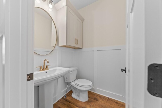 17 Peyton Pl, Columbia, TN 38401 - half bath with wood finished floors, a wainscoted wall, and a decorative wall