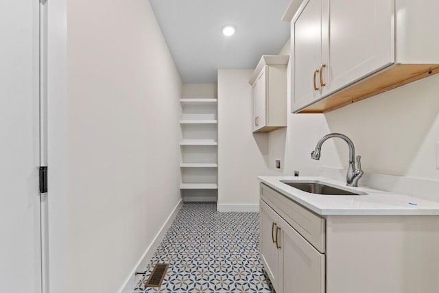 17 Peyton Pl, Columbia, TN 38401 - laundry room with cabinet space, washer hookup, and light flooring
