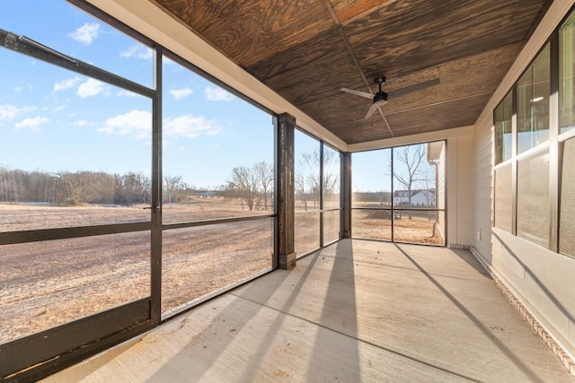 17 Peyton Pl, Columbia, TN 38401 - unfurnished sunroom featuring ceiling fan