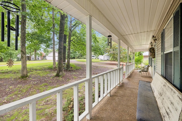 219 Lakeview Dr, Hohenwald, TN 38462 - view of covered porch