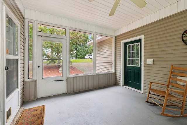 219 Lakeview Dr, Hohenwald, TN 38462 - unfurnished sunroom with a ceiling fan