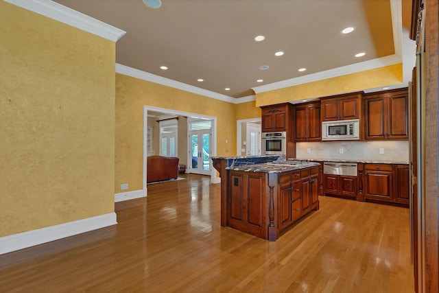 1512 Mirabella Way, Murfreesboro, TN 37130 - kitchen with stainless steel appliances, a warming drawer, light wood-style flooring, ornamental molding, and a center island