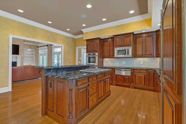 1512 Mirabella Way, Murfreesboro, TN 37130 - kitchen featuring appliances with stainless steel finishes, crown molding, a warming drawer, light wood-style flooring, and a center island
