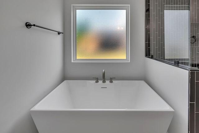1117 38th Ave N Unit B, Nashville, TN 37209 - full bath featuring a soaking tub and a sink