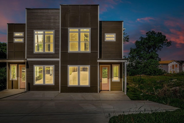 1117 38th Ave N Unit B, Nashville, TN 37209 - back of property featuring a patio