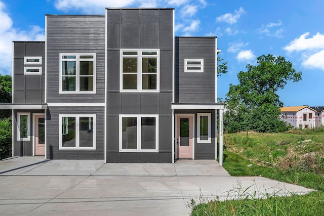 1117 38th Ave N Unit B, Nashville, TN 37209 - contemporary house featuring a patio
