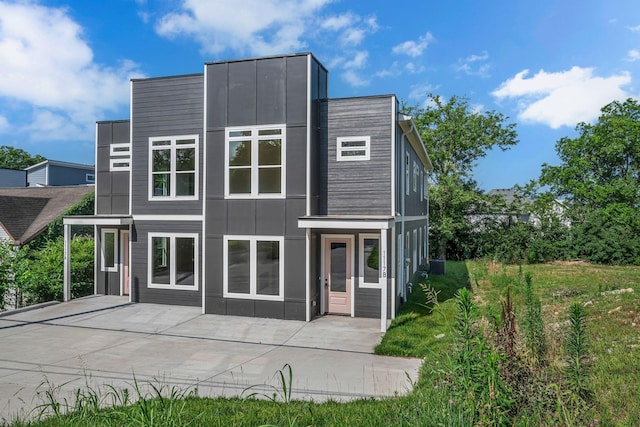 1117 38th Ave N Unit B, Nashville, TN 37209 - rear view of house with a patio