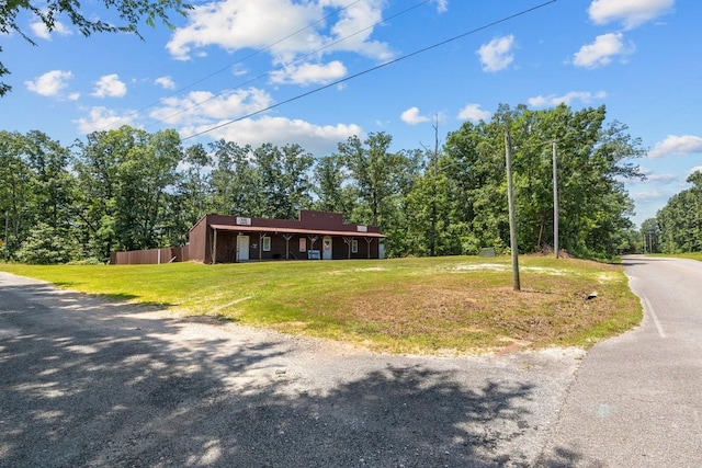 15578 Birdsong Rd, Holladay, TN 38341 - ranch-style house with a front yard