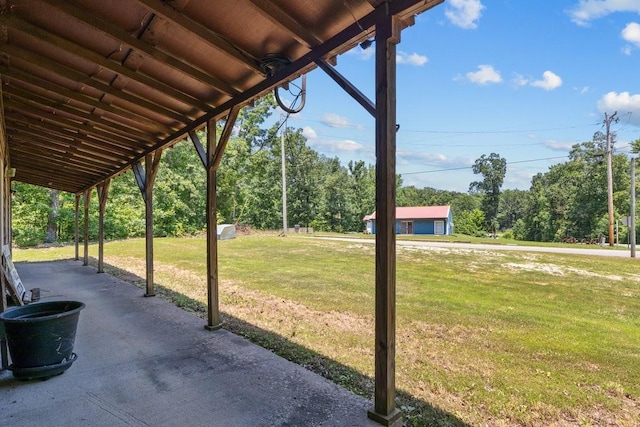 15578 Birdsong Rd, Holladay, TN 38341 - view of grassy yard with a patio