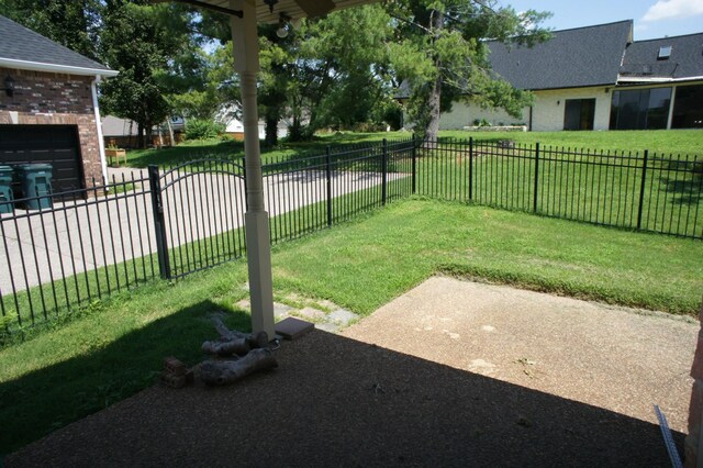 1102 Fairways, Lebanon, TN 37087 - view of yard featuring a garage