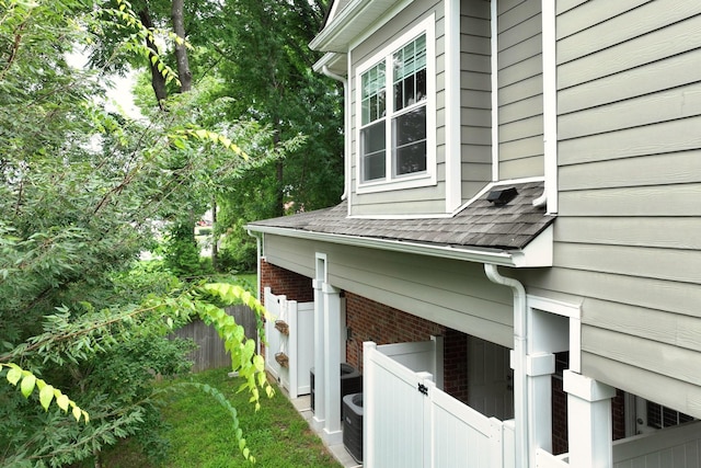 1019 N Maple St Unit 2D, Murfreesboro, TN 37130 - view of side of property featuring a shingled roof and brick siding