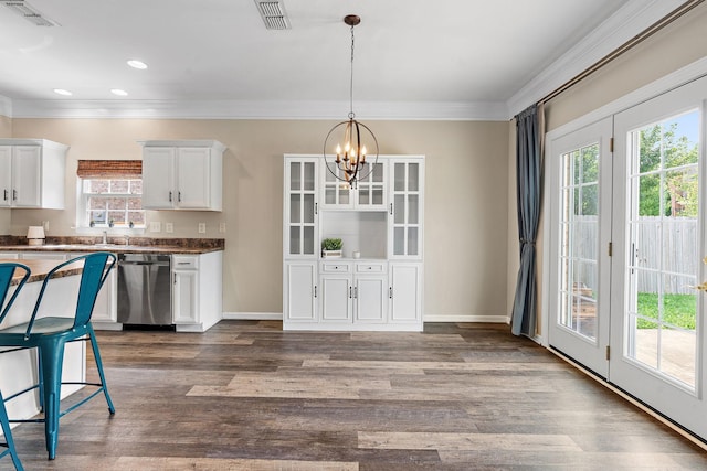4061 Locerbie Cir, Spring Hill, TN 37174 - kitchen featuring dishwasher, plenty of natural light, a chandelier, crown molding, and white cabinets
