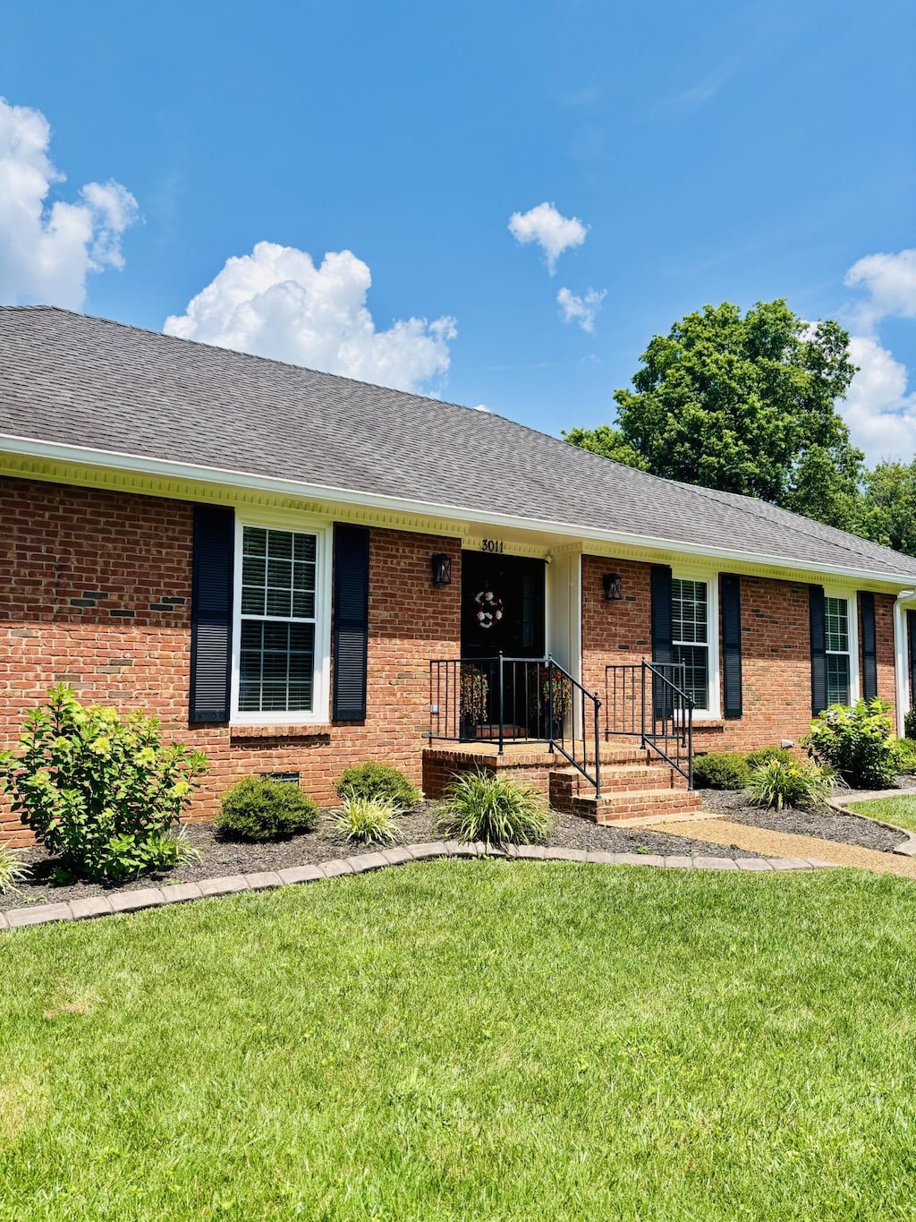 3011 Regency Park Dr, Murfreesboro, TN 37129 - ranch-style house with brick siding, a front yard, and roof with shingles