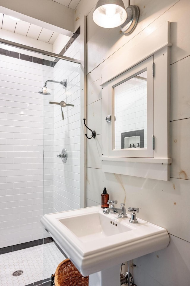 1170 Ascalon Rd, Rising Fawn, GA 30738 - bathroom featuring a shower stall