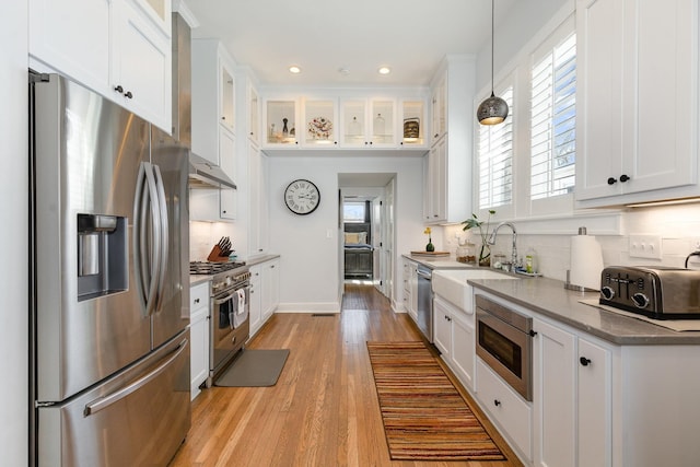 805 Allison Gdns, Columbia, TN 38401 - kitchen featuring stainless steel appliances, white cabinetry, decorative backsplash, plenty of natural light, and recessed lighting