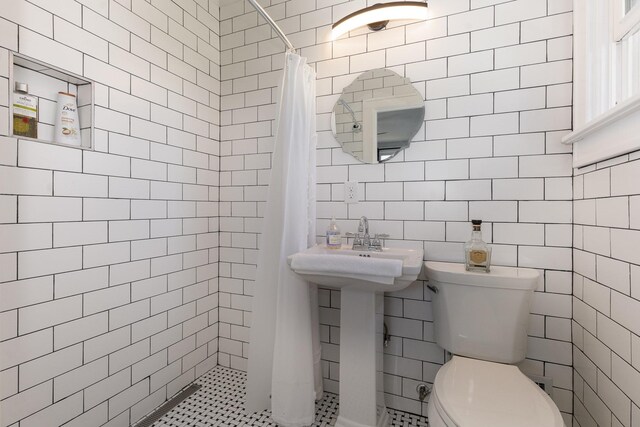 805 Allison Gdns, Columbia, TN 38401 - full bathroom featuring tile walls and tiled shower