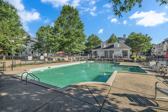 4316 Summercrest Blvd Unit 1020, Antioch, TN 37013 - community pool with a patio area