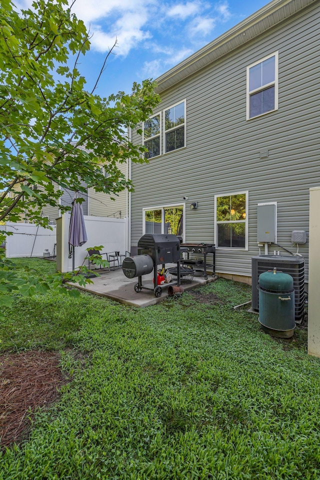 4316 Summercrest Blvd Unit 1020, Antioch, TN 37013 - rear view of property featuring a patio and a yard