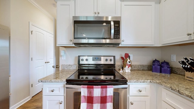1095 Lady Nashville Dr, Hermitage, TN 37076 - kitchen with appliances with stainless steel finishes, white cabinets, wood finished floors, and ornamental molding