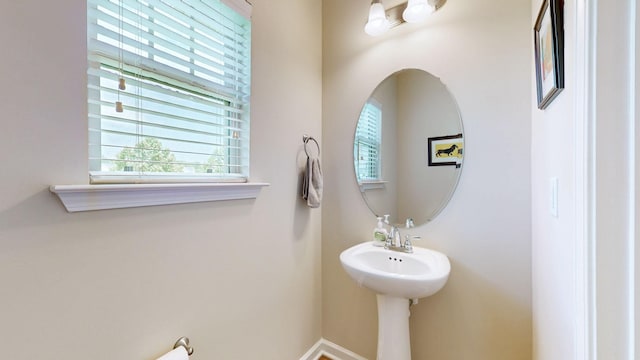1095 Lady Nashville Dr, Hermitage, TN 37076 - bathroom with baseboards
