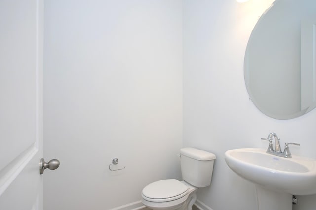 3044 Fernwood Ln, Columbia, TN 38401 - bathroom featuring baseboards and toilet
