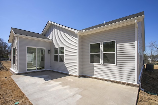 3044 Fernwood Ln, Columbia, TN 38401 - rear view of house with a patio