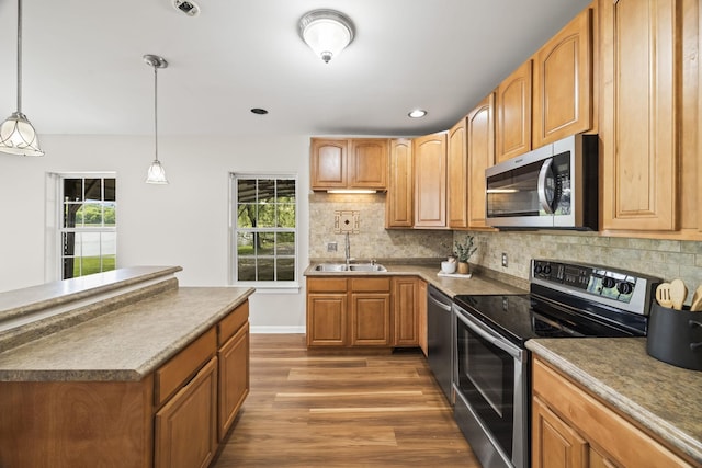 321 Lakeway Ter, Spring Hill, TN 37174 - kitchen featuring stainless steel appliances, dark wood finished floors, decorative backsplash, hanging light fixtures, and recessed lighting