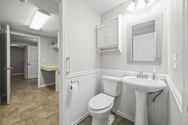 321 Lakeway Ter, Spring Hill, TN 37174 - bathroom with toilet and wainscoting