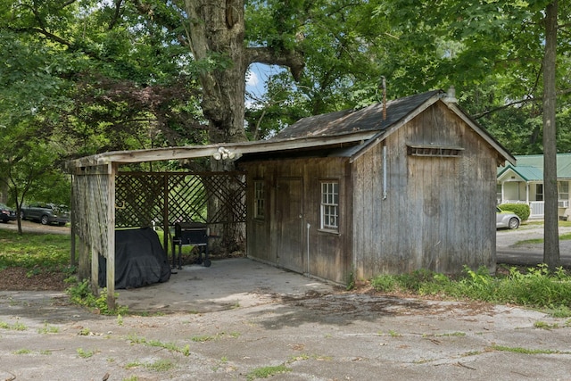 103 N Main St, Springfield, TN 37172 - view of outbuilding with a carport and asphalt driveway