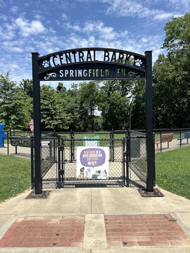 103 N Main St, Springfield, TN 37172 - view of home's community featuring a gate