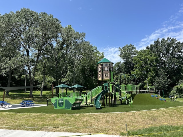 103 N Main St, Springfield, TN 37172 - community play area featuring a yard and view of wooded area